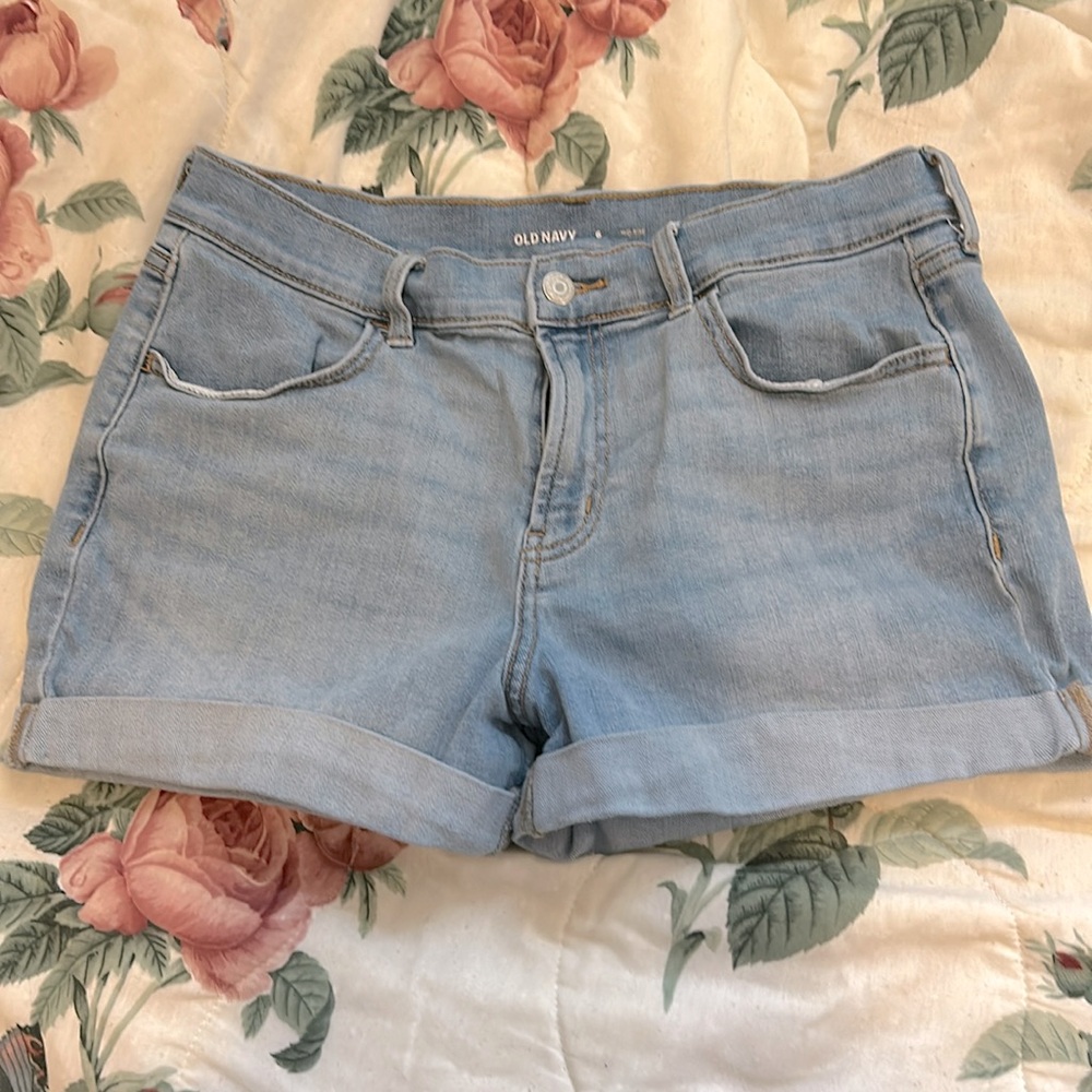 Old Navy light wash jean shorts size 6